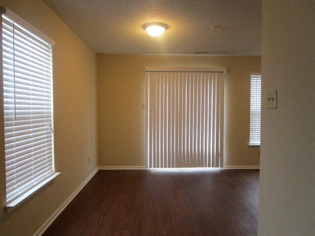 Foto del edificio - 2823 Everbloom Pl