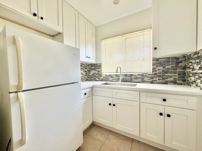 Building Photo - 1209 S La Cienega Blvd