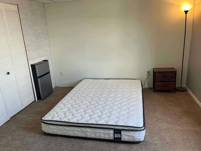 Building Photo - 220 W 7th Ave