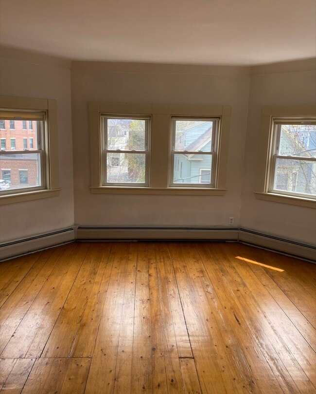 Building Photo - 139 Antrim St