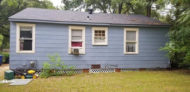 Building Photo - 2751 Essex St