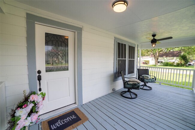 Foto del edificio - 420 N Live Oak St