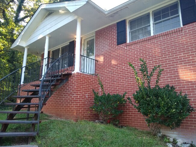 Building Photo - 4685 Greenleaf Cir SW