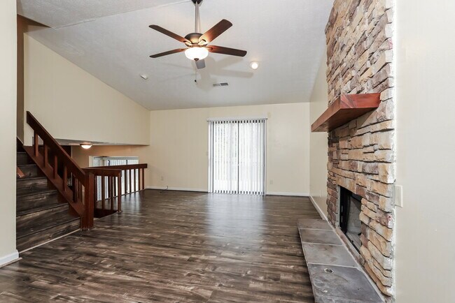 Foto del edificio - 496 Jaywood Dr