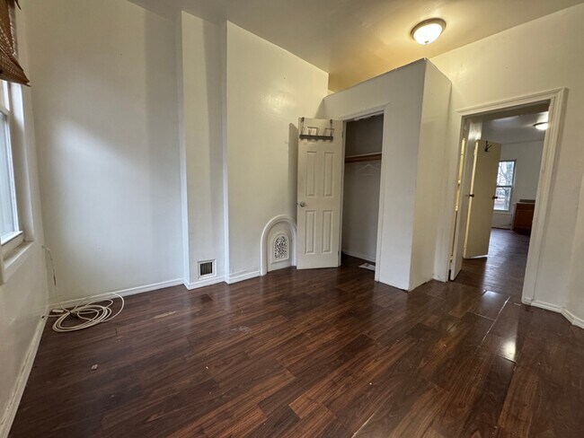 Foto del edificio - 860 Herkimer St