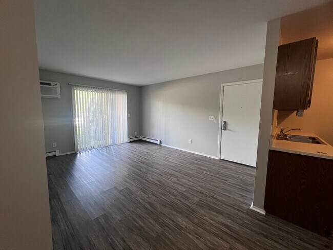 Foto del edificio - Spacious 1-Bedroom Apartment - Main Floor!