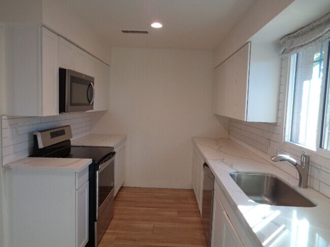 Building Photo - 4334 N 15th Ave