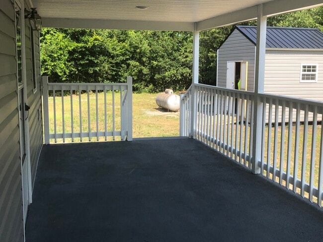 Porche trasero - 381 Big Hill Rd