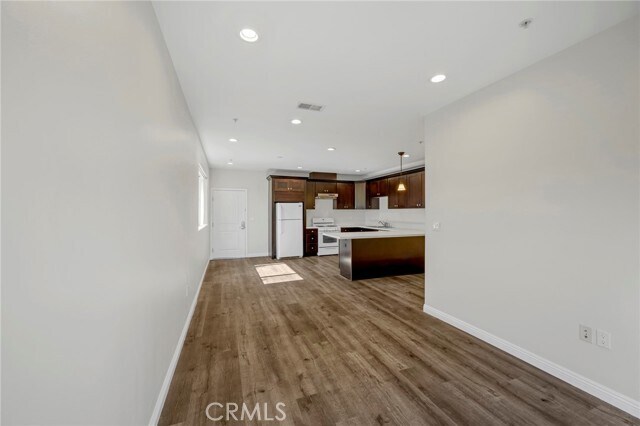 Foto del edificio - 6358 Hazeltine Ave