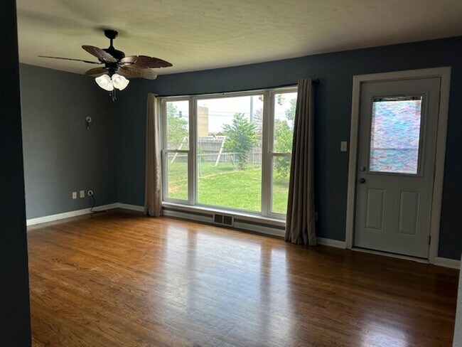 Foto del edificio - 817 E Carroll Ln