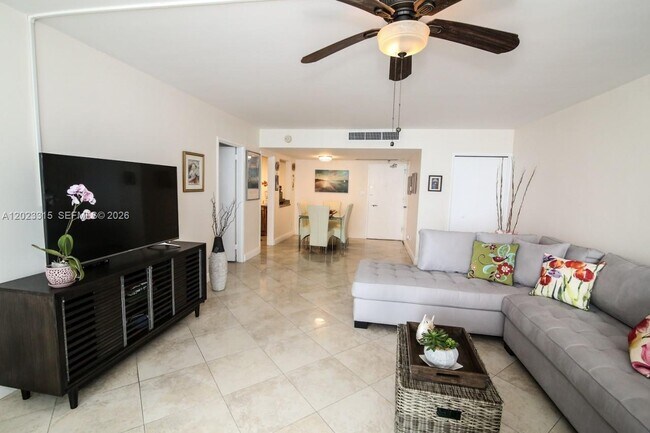 Foto del edificio - 5151 Collins Ave