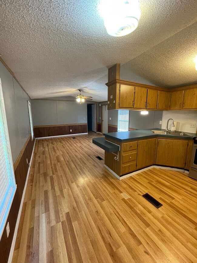 Building Photo - 2bd/1ba - Plain Dealing - Ready NOW!