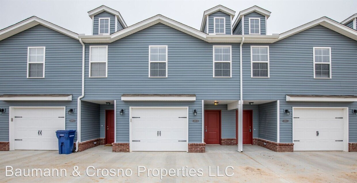 Primary Photo - 3 br, 2 bath Apartment - 1104 Holly St A