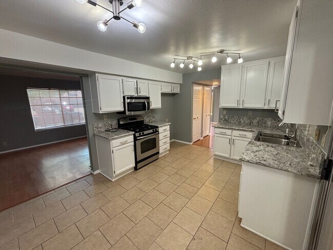 Building Photo - 3-Bedroom Home with Sun Room, Solar, and B...