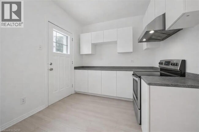 Building Photo - 136 Paisley St