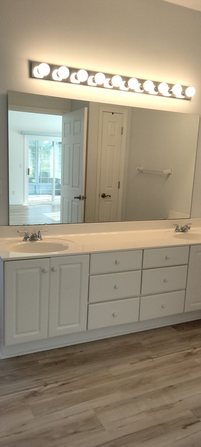 Building Photo - 294 Ravennaside Dr NW