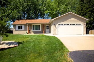 Building Photo - 2812 Stonebridge Dr