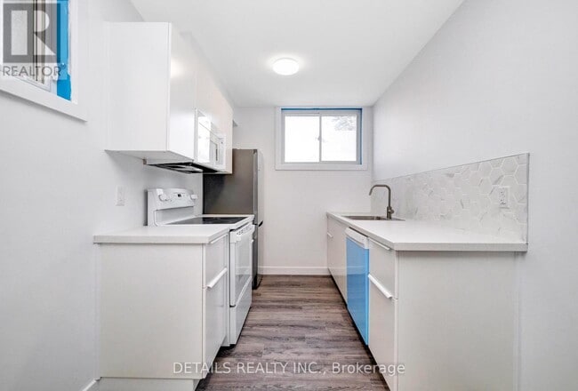 Building Photo - 828B Maplewood Ave