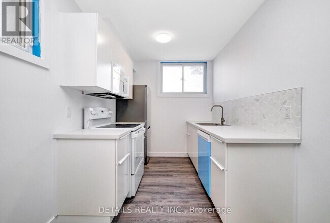 Building Photo - B - 828 B MAPLEWOOD AVENUE