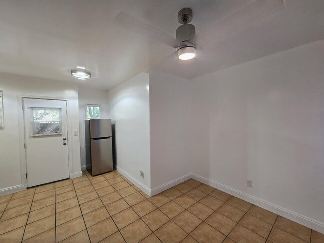 Building Photo - 942 N Sweetzer Ave