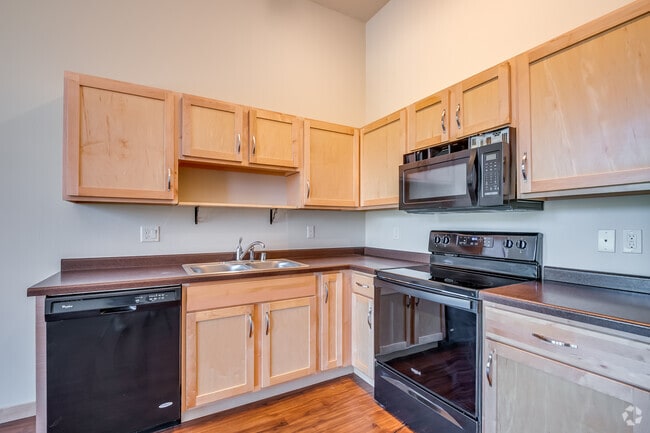 2BR, 1.5BA - 1,450SF - Kitchen - Retlaw