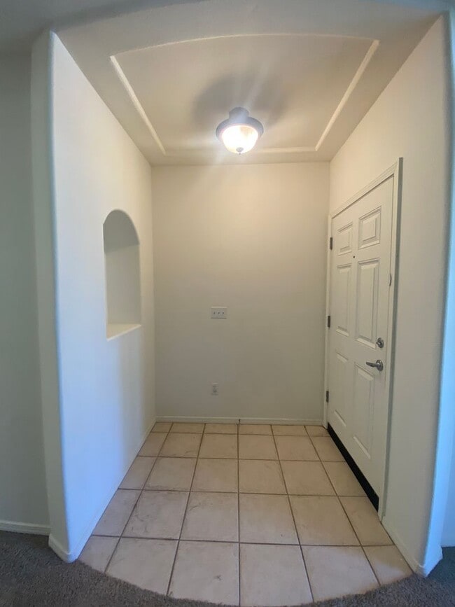 Building Photo - Centrally Located Downstairs Condo in the Oak Creek Villas