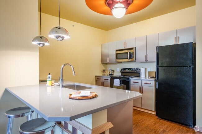 1HAB, 1BA - 763ft² - The Medallion: Fully Furnished Utilities Incl
