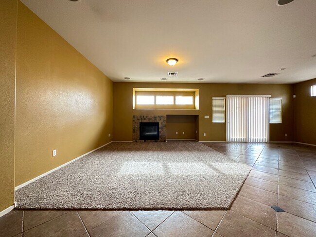 Foto del edificio - 6041 N Sugar Creek Dr