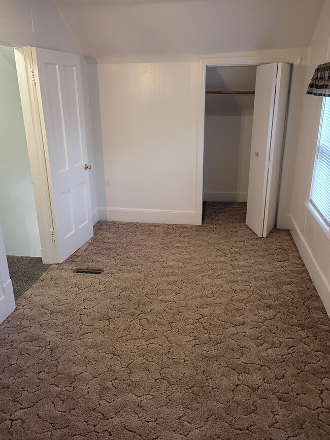 Building Photo - 5251 Stockwell St