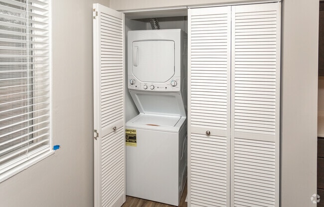 2BR, 1BA - 950 SF - Park Place Apartments