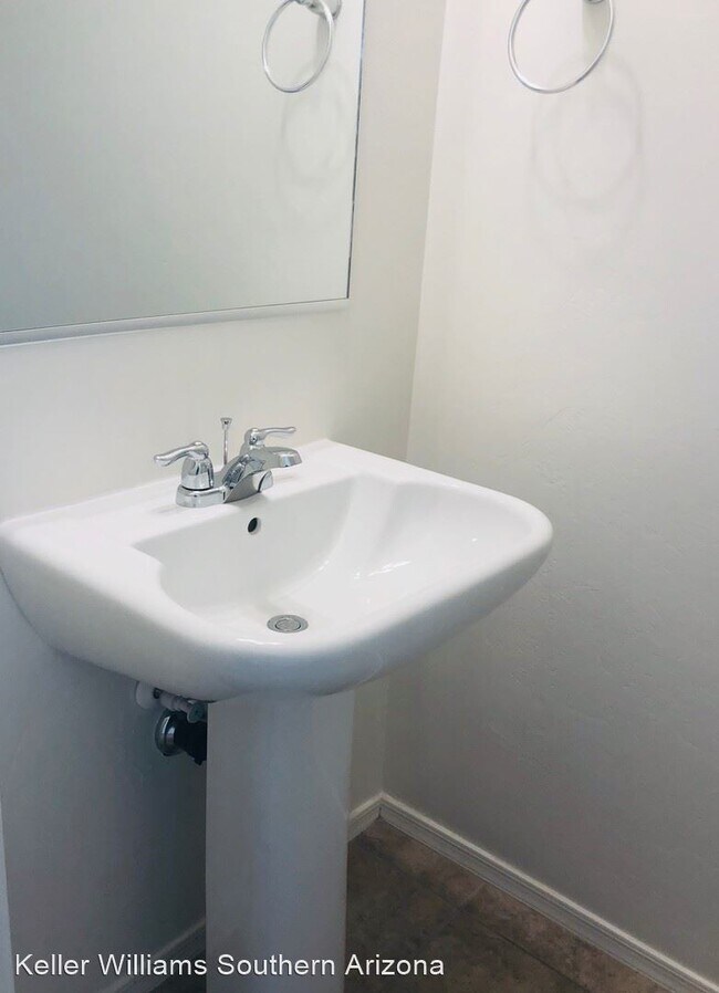 Building Photo - 3 br, 2.5 bath House - 7415 S. Via Casa El...