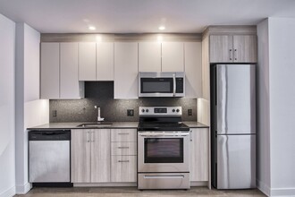 Building Photo - 30 Bd Saint-Joseph E