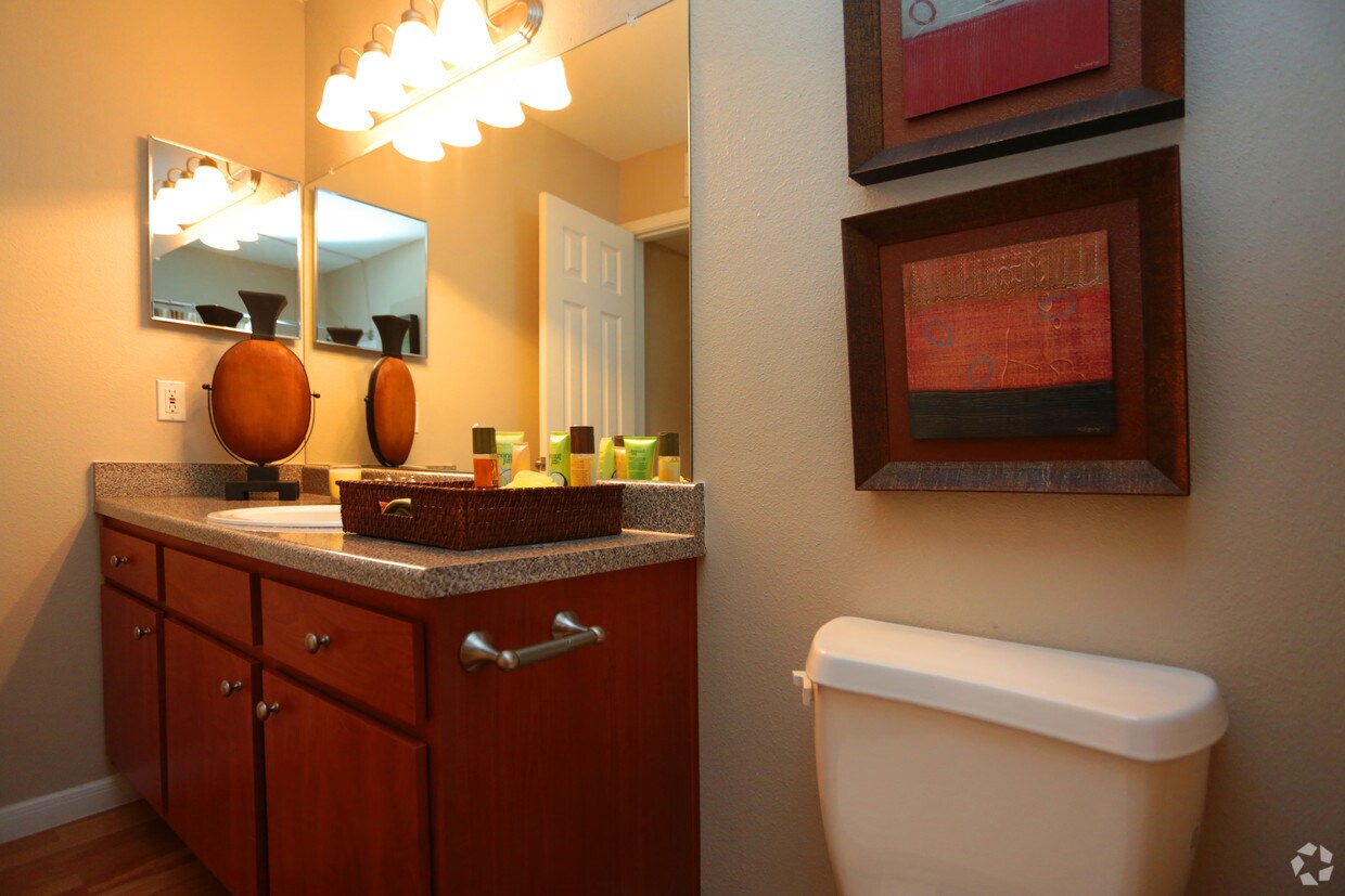 Captain''s Landing Apartments Rentals Galveston, TX