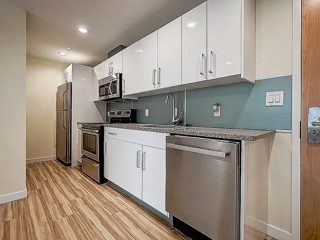 Building Photo - 244 S 49th St