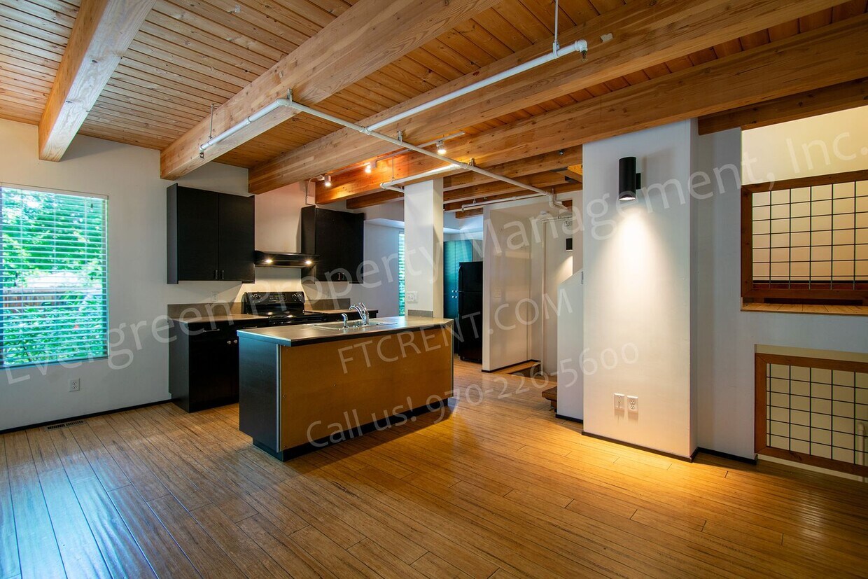 Foto principal - 318-320 W Myrtle