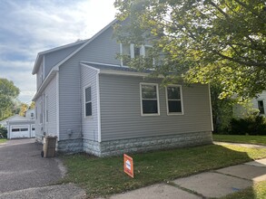 Building Photo - 1221 Summit St