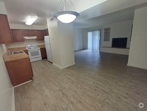 Building Photo - 600 Reusens Rd