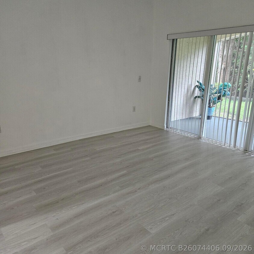 Building Photo - 1825 Sandhill Crane Dr