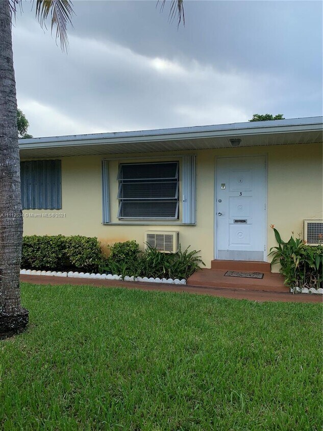 Foto principal - 2241 Monroe St