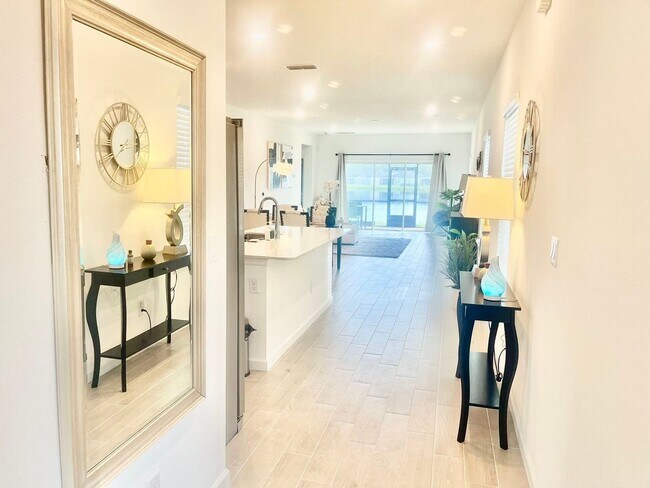 Building Photo - Lake views 4BR House furnished or unfurnis...