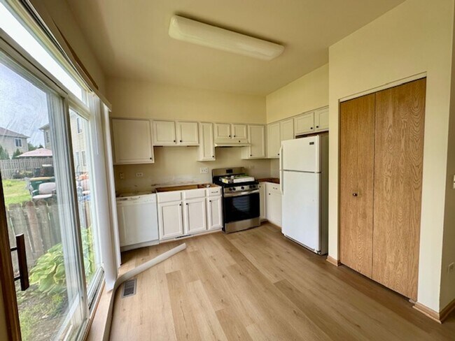 Foto del edificio - Newly Updated 3 Bedroom 2.5 Baths. One Car...