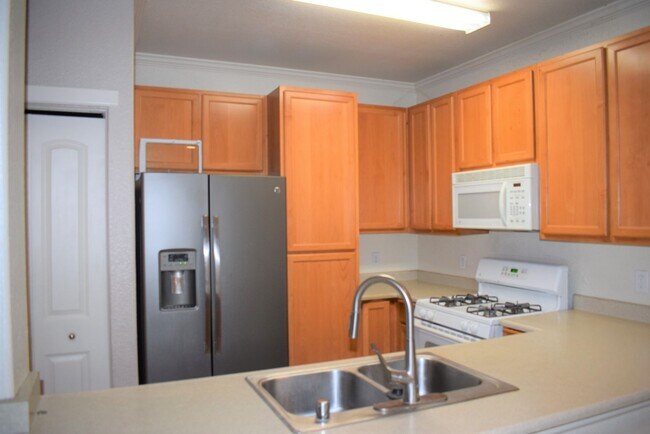 Foto del edificio - 5201 Laguna Oaks Dr