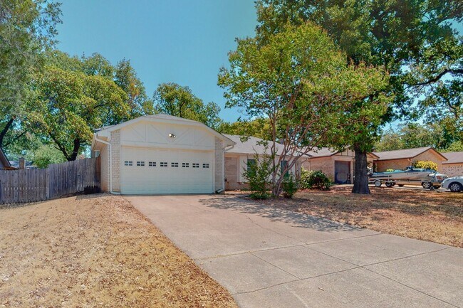 Foto del edificio - Available June 1st! 3 Bedroom 2 Bath East ...