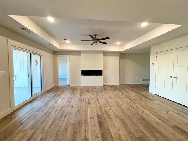 Foto del edificio - Brand New 3 Bed 2 Bath Home in Irvine Acres