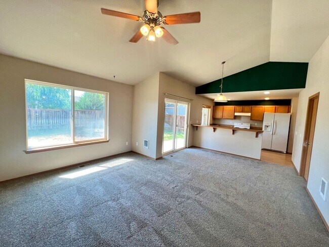 Foto del edificio - 3 Bedroom 2 Bath Home for Lease with Fully...