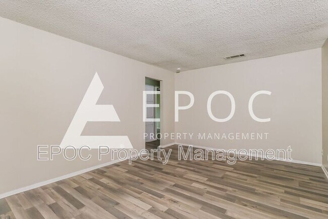 Building Photo - 2208 Creekwood Dr