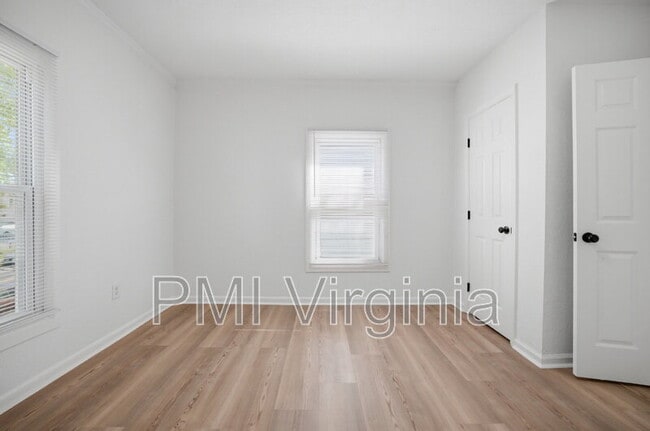 Building Photo - 742 Mt Vernon Ave