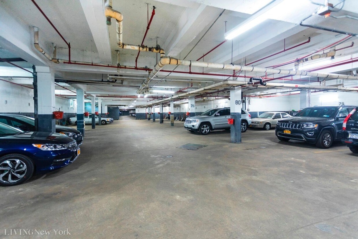 Foto principal - 5552 Netherland Ave