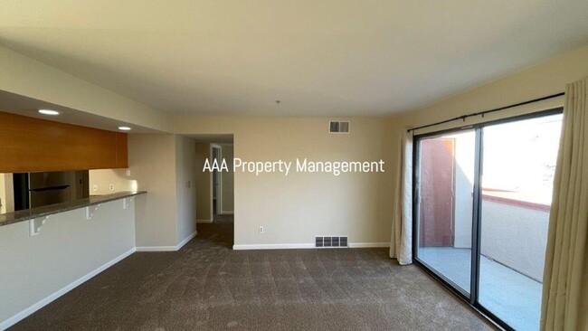 Foto del edificio - Concord Beautiful 2 bedroom 1 bath condo l...