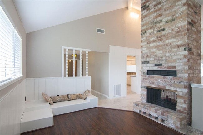 Building Photo - 22102 Woodrose Dr